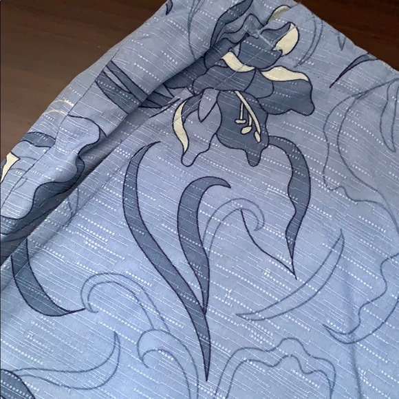 New Tommy Bahama silk shorts - Picture 3 of 10